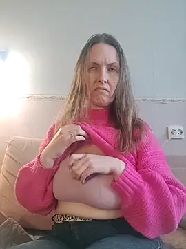 Snapshot of Evelina_cute chatting on March 12, 2025, 9:12 am Evelina cute online show from March 12, 2025, 9:12 am