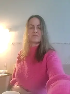 Snapshot of Evelina_cute chatting on December 4, 2025, 10:14 am Evelina cute online show from December 4, 2025, 10:14 am