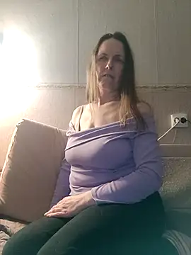 Snapshot of Evelina_cute chatting on March 18, 2025, 5:01 pm Evelina cute online show from March 18, 2025, 5:01 pm