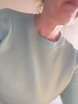 Snapshot of Evelina_cute chatting on September 16, 2025, 11:44 am Evelina cute online show from September 16, 2025, 11:44 am