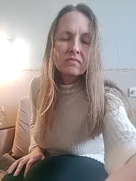 Snapshot of Evelina_cute chatting on March 10, 2025, 12:06 pm Evelina cute online show from March 10, 2025, 12:06 pm