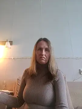 Snapshot of Evelina_cute chatting on November 4, 2025, 10:30 am Evelina cute online show from November 4, 2025, 10:30 am