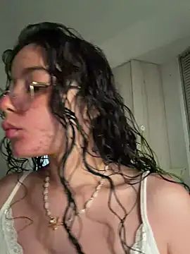 Antoniart  online show from May 4, 2026, 3:10 am
