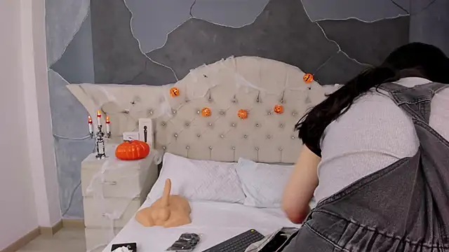 AmberGreyy  online show from October 6, 2025, 5:57 pm