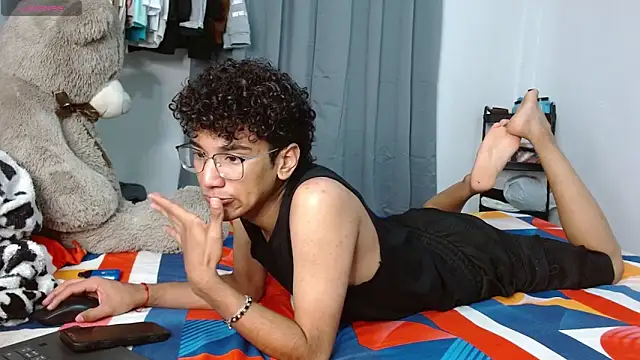 harrytwink18 online show from February 9, 2026, 2:59 pm