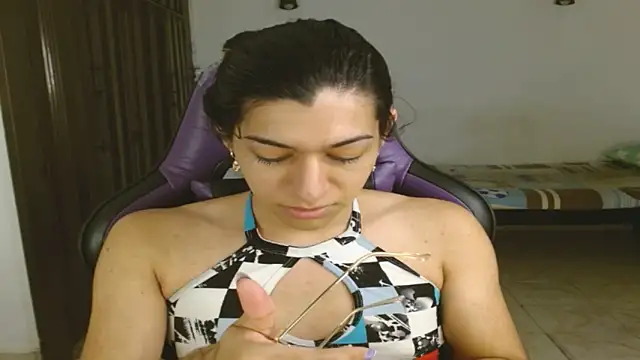 engielphoenis14 online show from October 1, 2025, 10:57 pm