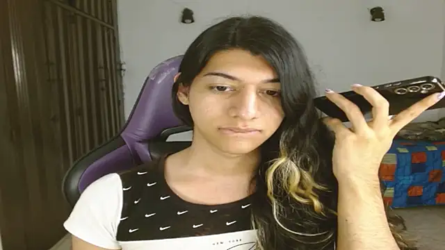 engielphoenis14 online show from October 18, 2025, 12:45 am