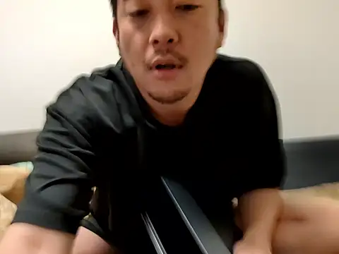 Snapshot of KOUHEY2023 chatting on April 1, 2026, 8:28 pm KOUHEY2023 online show from April 1, 2026, 8:28 pm