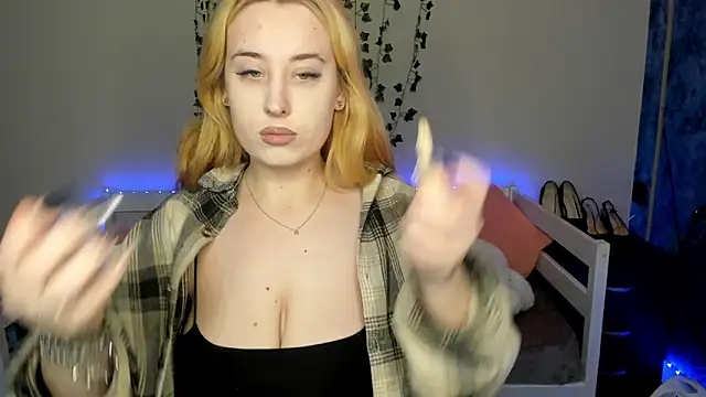 Emily Gin online show from November 4, 2025, 2:26 am