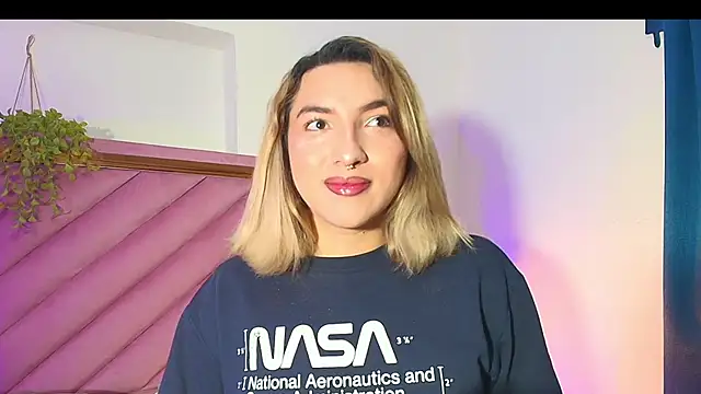 TomLondon  online show from November 5, 2025, 1:47 pm