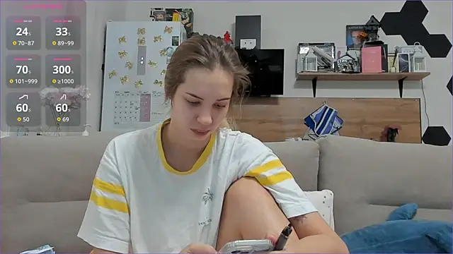 Snapshot of Girl_alone_home chatting on November 30, 2025, 2:56 am Girl alone home online show from November 30, 2025, 2:56 am