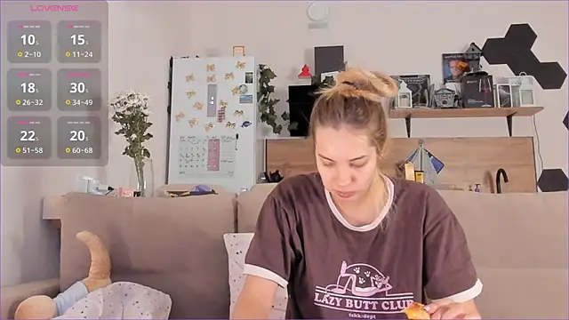 Snapshot of Girl_alone_home chatting on October 28, 2025, 4:46 am Girl alone home online show from October 28, 2025, 4:46 am