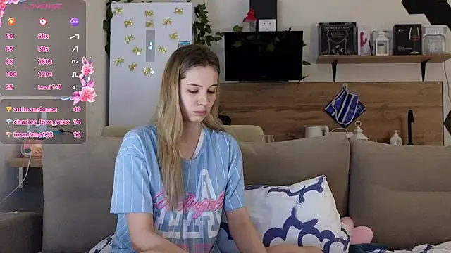 Snapshot of Girl_alone_home chatting on March 20, 2025, 8:31 am Girl alone home online show from March 20, 2025, 8:31 am