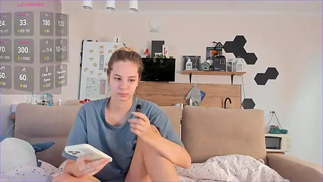 Snapshot of Girl_alone_home chatting on September 19, 2025, 3:43 am Girl alone home online show from September 19, 2025, 3:43 am
