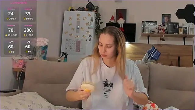 Snapshot of Girl_alone_home chatting on January 13, 2026, 3:54 am Girl alone home online show from January 13, 2026, 3:54 am