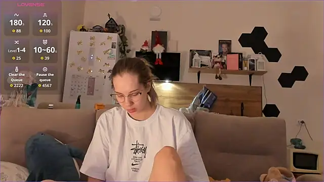 Snapshot of Girl_alone_home chatting on January 12, 2026, 1:23 am Girl alone home online show from January 12, 2026, 1:23 am