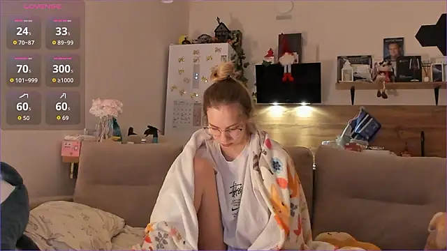 Snapshot of Girl_alone_home chatting on January 15, 2026, 4:16 am Girl alone home online show from January 15, 2026, 4:16 am