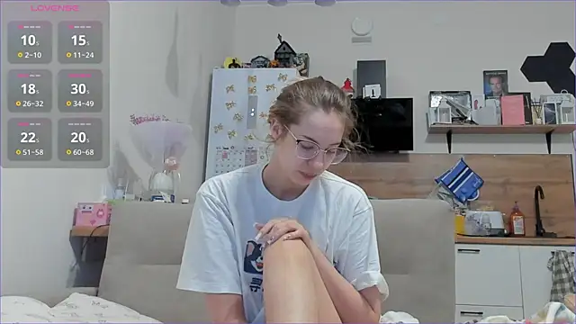 Snapshot of Girl_alone_home chatting on December 21, 2025, 5:09 am Girl alone home online show from December 21, 2025, 5:09 am