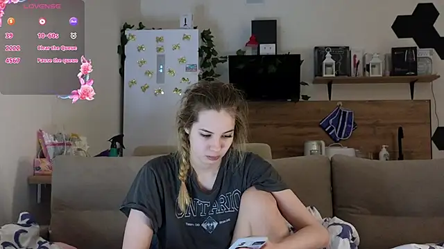 Snapshot of Girl_alone_home chatting on March 11, 2025, 3:47 am Girl alone home online show from March 11, 2025, 3:47 am
