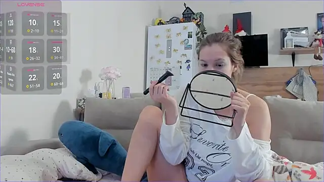 Girl alone home online show from February 26, 2026, 3:39 am