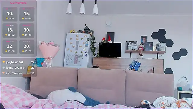 Girl alone home online show from March 14, 2026, 4:18 am