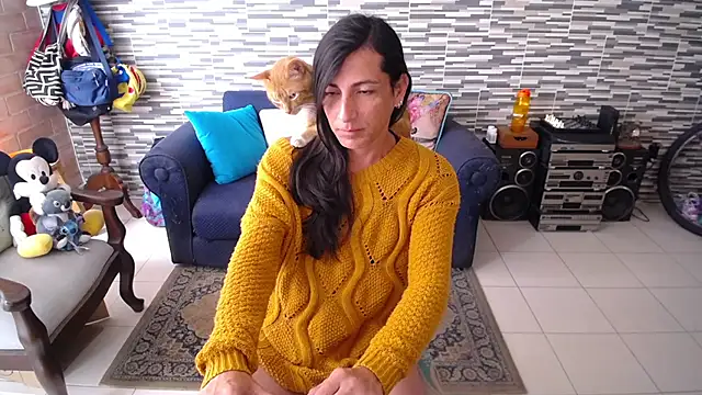 VioletaGomezCo online show from April 17, 2026, 4:43 pm