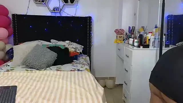 charlotte 077 online show from March 19, 2026, 3:06 am