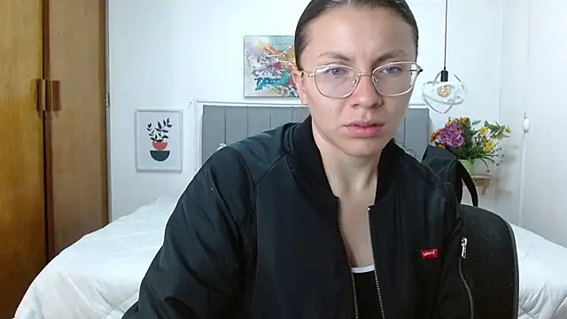 Snapshot of karlamorris_ chatting on December 18, 2025, 1:37 pm karlamorris online show from December 18, 2025, 1:37 pm