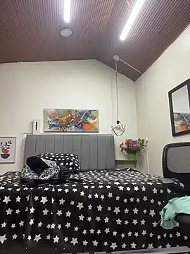 karlamorris  online show from April 14, 2026, 1:05 pm