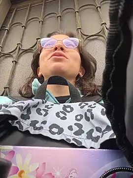 karlamorris  online show from April 8, 2026, 1:12 pm