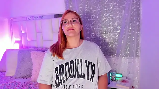 Snapshot of LeahxBarker chatting on February 12, 2026, 1:49 am LeahxBarker online show from February 12, 2026, 1:49 am