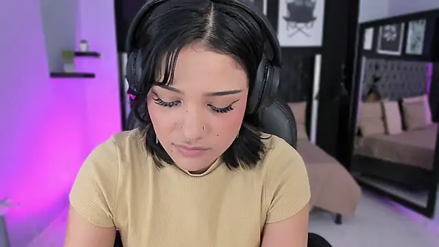 renee shelby  online show from March 12, 2026, 8:24 pm