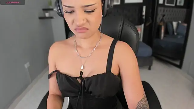 renee shelby  online show from February 9, 2026, 8:29 pm