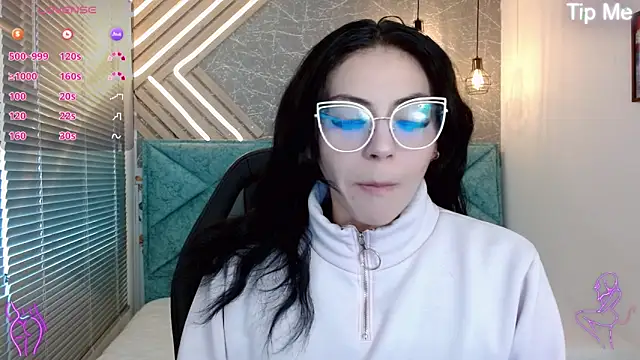 Snapshot of april_dumont chatting on February 13, 2025, 12:11 pm april dumont online show from February 13, 2025, 12:11 pm