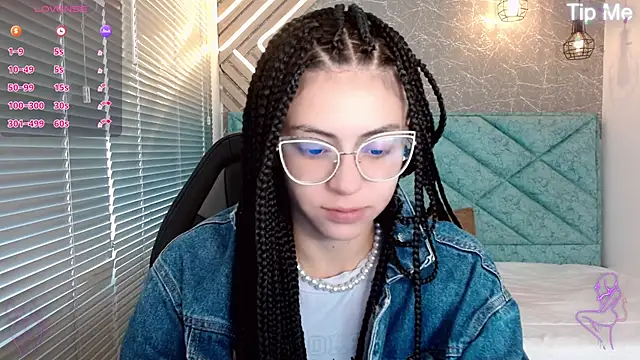 Snapshot of april_dumont chatting on February 28, 2025, 12:09 pm april dumont online show from February 28, 2025, 12:09 pm