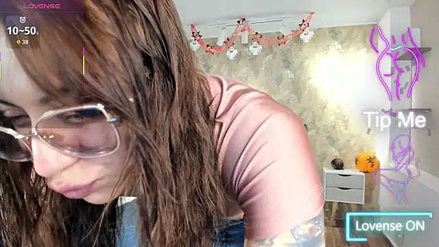 Snapshot of april_dumont chatting on October 13, 2025, 1:56 pm april dumont online show from October 13, 2025, 1:56 pm