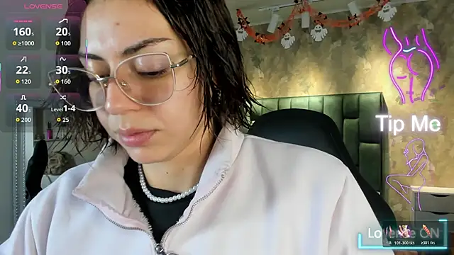 april dumont online show from October 29, 2025, 11:42 am