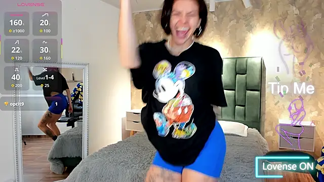 april dumont online show from November 10, 2025, 11:37 am