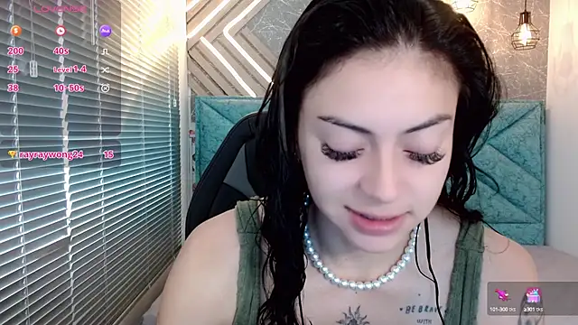 Snapshot of april_dumont chatting on February 20, 2025, 12:04 pm april dumont online show from February 20, 2025, 12:04 pm