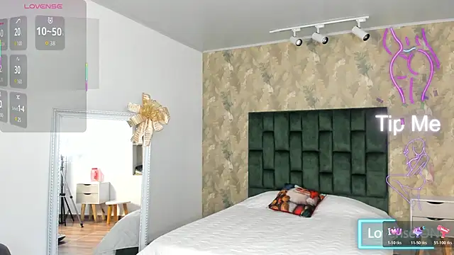 april dumont online show from November 26, 2025, 12:38 pm