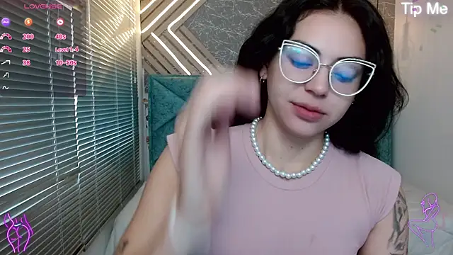 Snapshot of april_dumont chatting on March 13, 2025, 12:56 pm april dumont online show from March 13, 2025, 12:56 pm