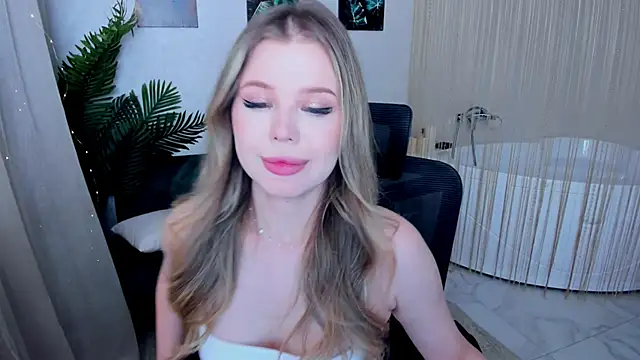 FollowLovee online show from September 28, 2025, 12:01 pm