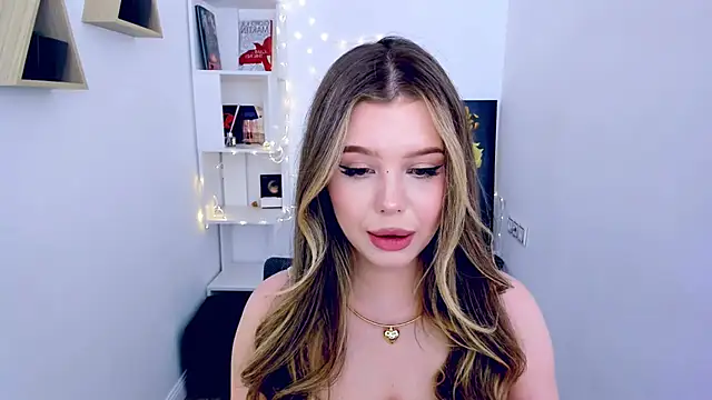 FollowLovee online show from March 19, 2025, 5:50 pm