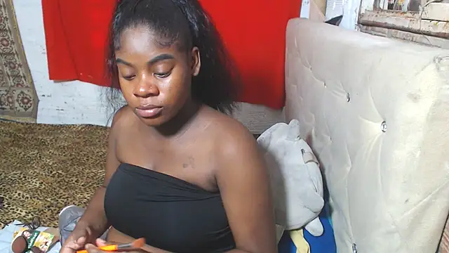 Snapshot of EvaxEmma chatting on July 17, 2026, 9:45 pm EvaxEmma online show from July 17, 2026, 9:45 pm