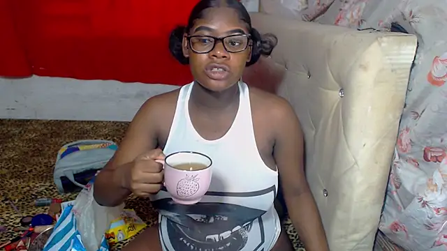 Snapshot of EvaxEmma chatting on June 30, 2026, 2:28 pm EvaxEmma online show from June 30, 2026, 2:28 pm