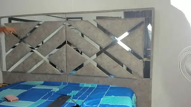 EvaxEmma online show from October 9, 2025, 1:22 pm