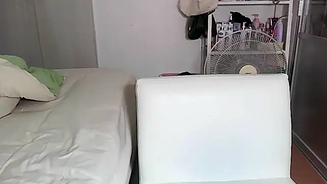 iamMalixxx online show from March 6, 2026, 2:23 pm