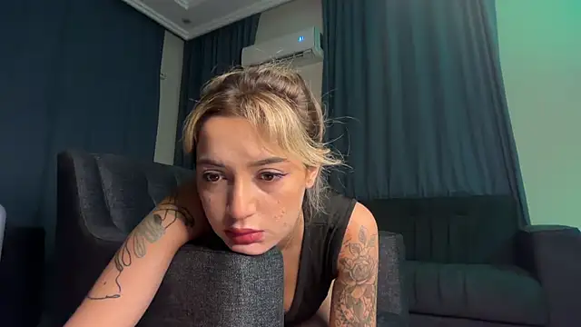 yaprakmericc online show from January 5, 2026, 5:27 pm