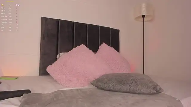 LynnSam  online show from November 1, 2025, 2:29 am