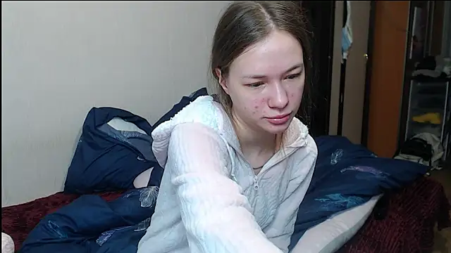 leila bambi  online show from March 14, 2025, 6:50 pm